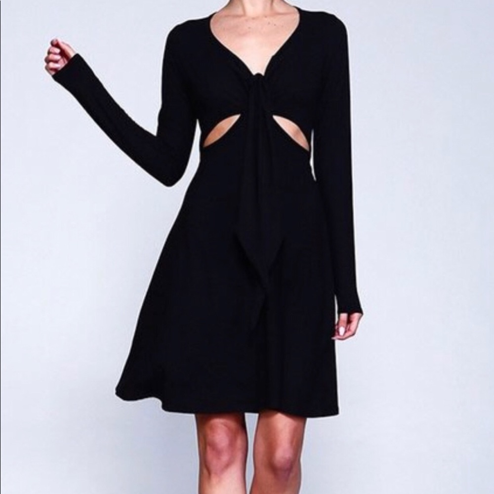 ❗️SALE❗️Trendy Keyhole Dress